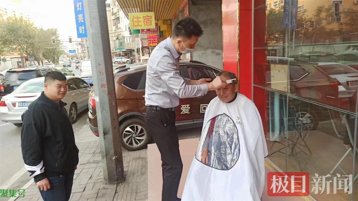 拾荒的破产董事长已回家（姜元陈）