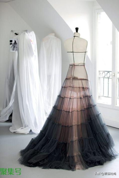 为什么大牌服装面料使用聚酯纤维,价格依然很贵?3个关键点解惑