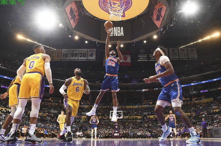 詹姆斯56分创湖人生涯新高(詹姆斯湖人生涯最高分)