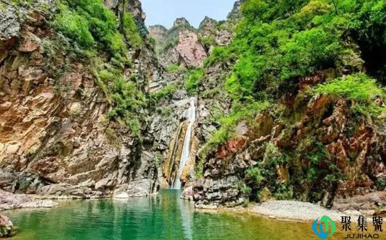 五福献瑞日丽春华,万象更新山清水秀是什么意思
