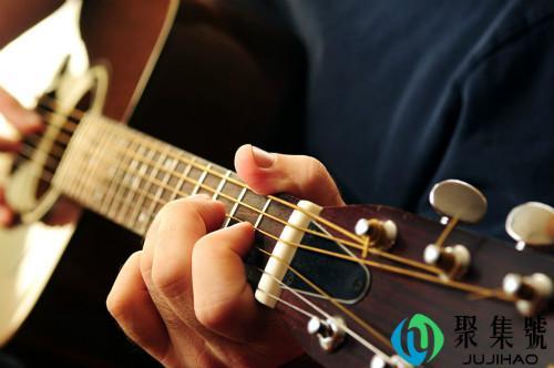 如何在一周之内学会吉他弹唱
