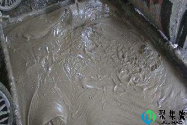 水泥地面太黑怎么清理