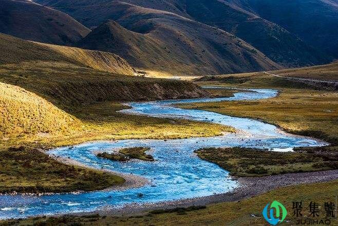 河流从不催促过河的人什么意思