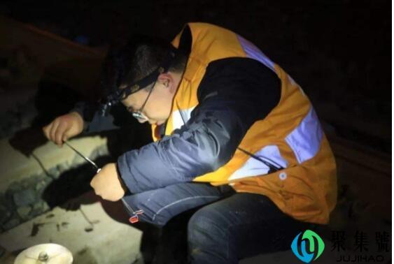 一丝不苟的反义词