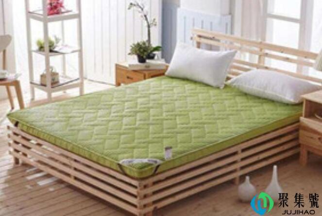 床上铺什么东西隔潮湿