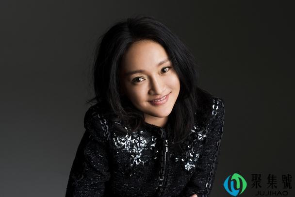 一双眼睛全是戏什么意思