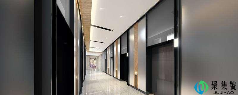 电梯坠落时正确的避险姿势是