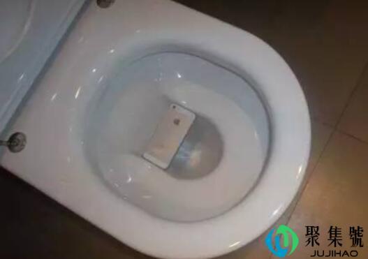 东西掉厕所怎么取出来