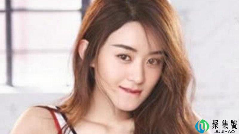 女人咬嘴唇是什么意思