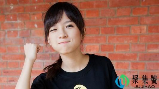 不世故的女孩表现