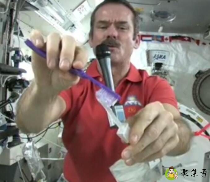 在太空怎样刷牙