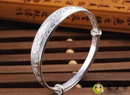 银子变黄是怎么回事