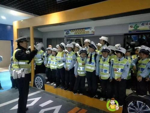 小交警舞蹈音乐是什么