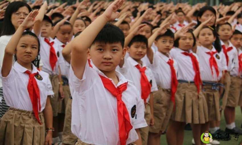 少先队员敬礼标准姿势