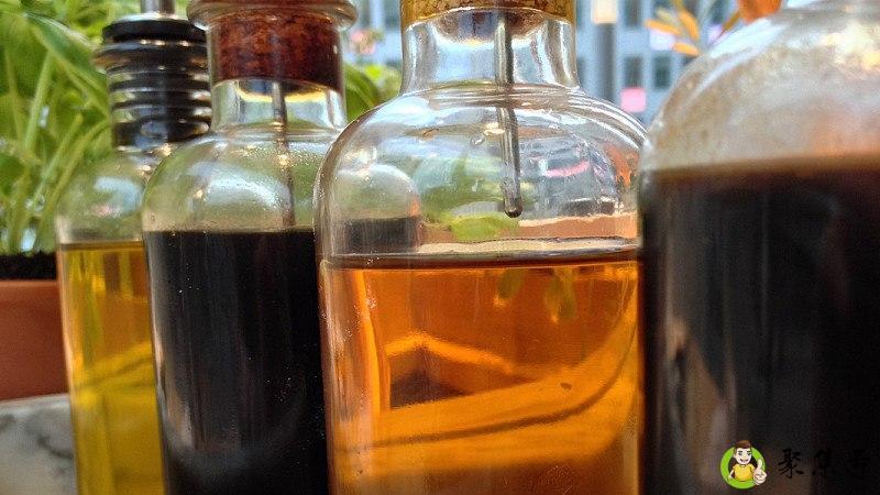 黑醋和白醋的区别