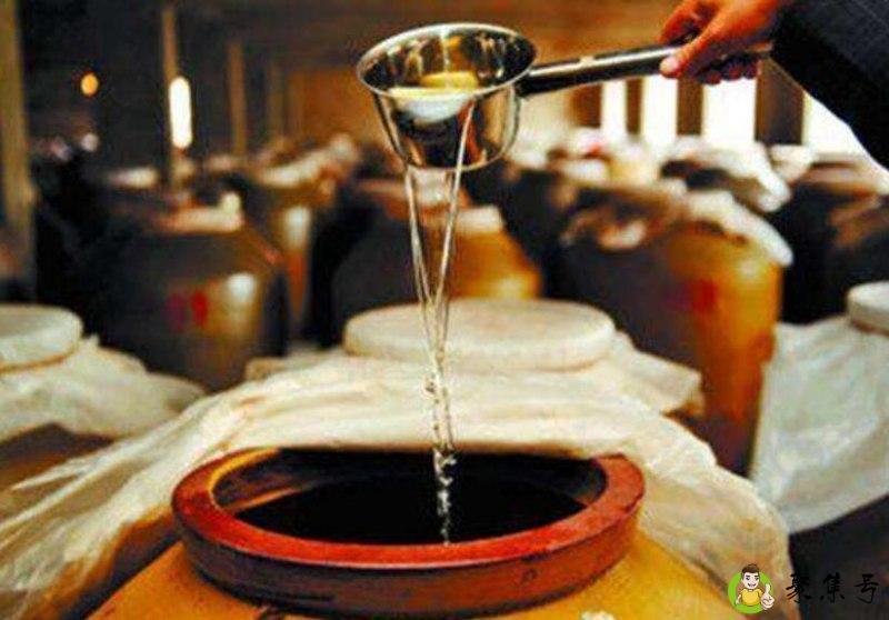 曲酒和白酒的区别