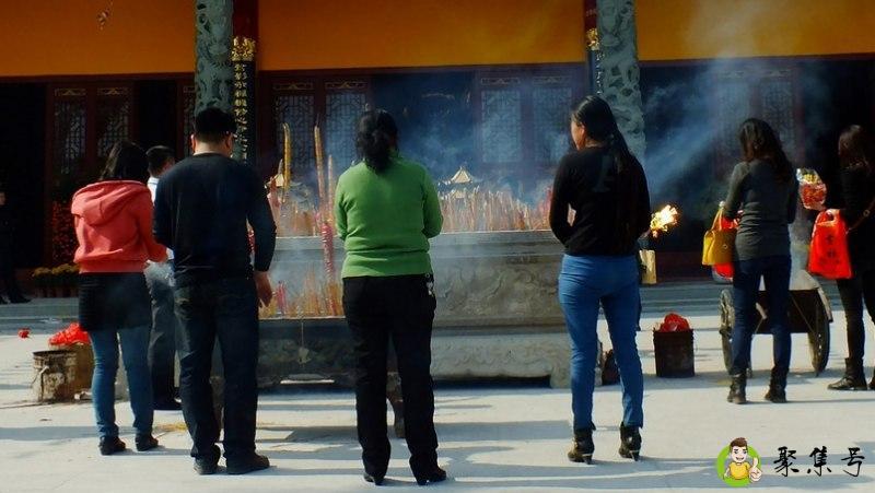 上香的左右顺序是什么