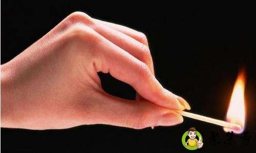 红磷在氧气中燃烧的现象