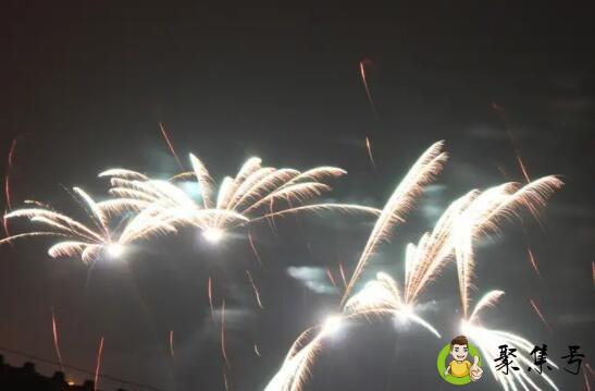 除夕至今了无事,烟火熙攘不胜你。是什么意思