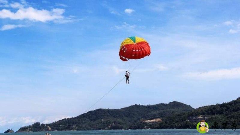 快艇拉着降落伞叫什么