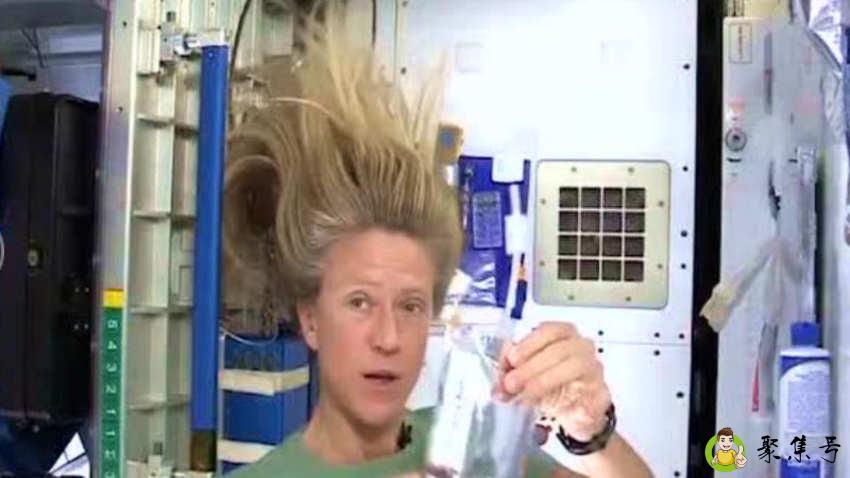宇航员如何刷牙