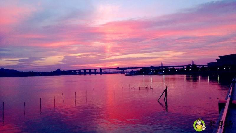 火烧云和晚霞的区别