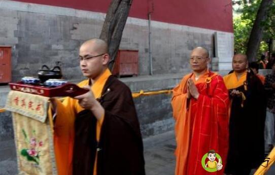 红袈裟和黄袈裟的区别