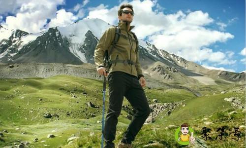 详细阅读:软壳衣和冲锋衣的区别 软壳衣和冲锋衣的区别