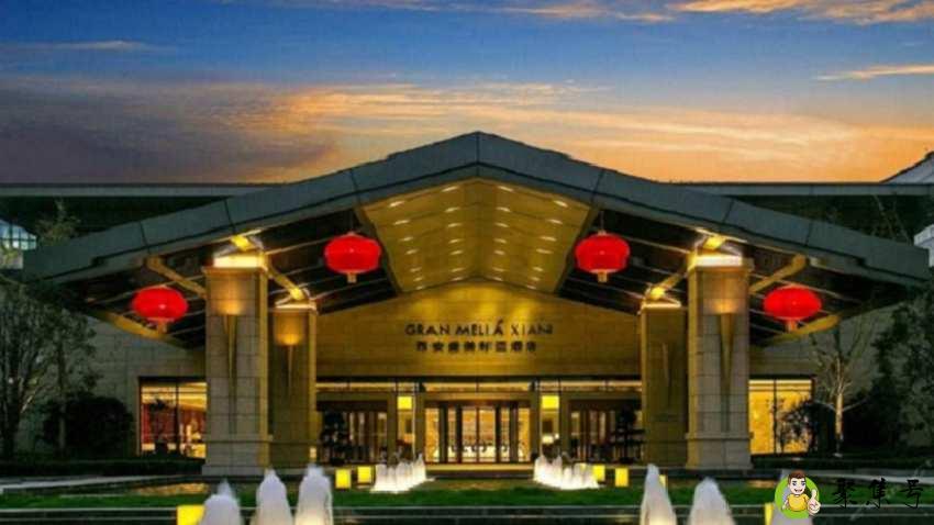 详细阅读:酒店单人床为什么放两个枕头 酒店单人床为什么放两个枕头