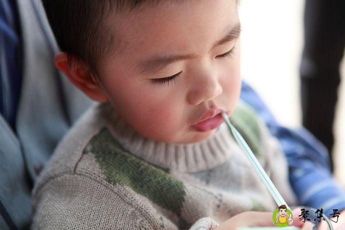 爱咬吸管的人五大特点