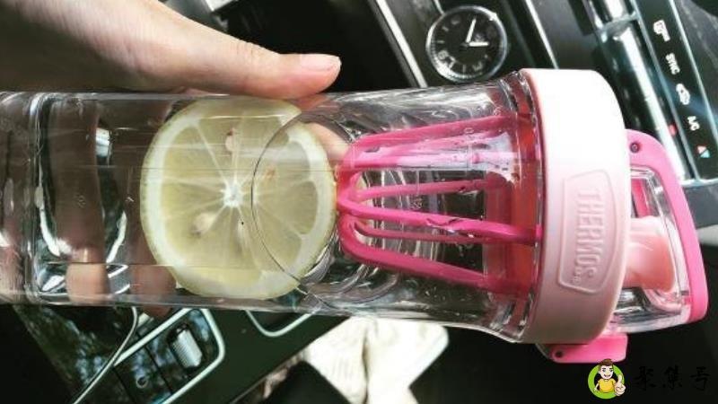 摇摇杯能装开水吗