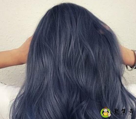 蓝黑色洗几次会自然