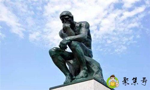 思想者托额头还是下巴