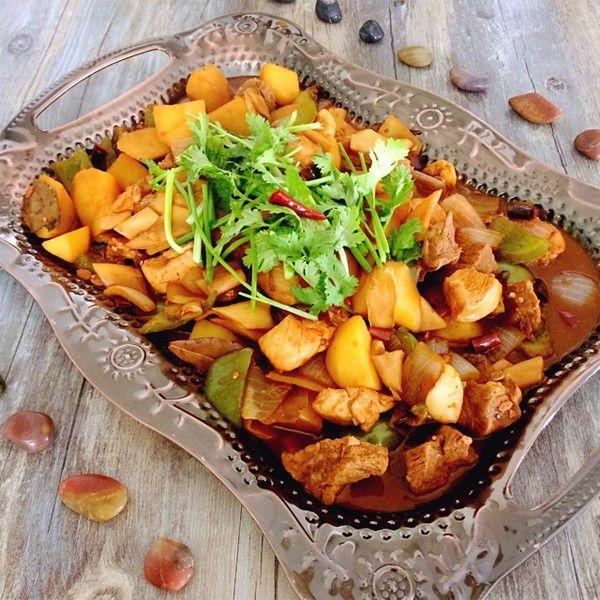 新疆大盘鸡好吃,但是很贵!土豆加鸡块凭啥卖七八十?
