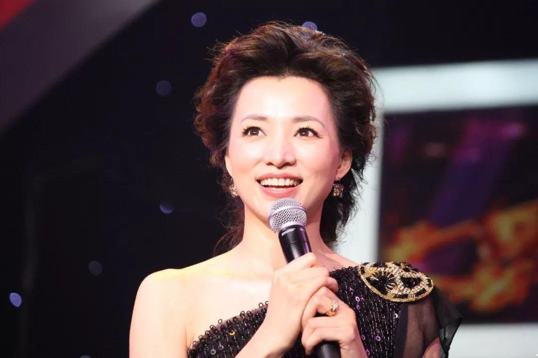 董卿为什么被央视解雇原因？董卿是如何把自己毁掉的？