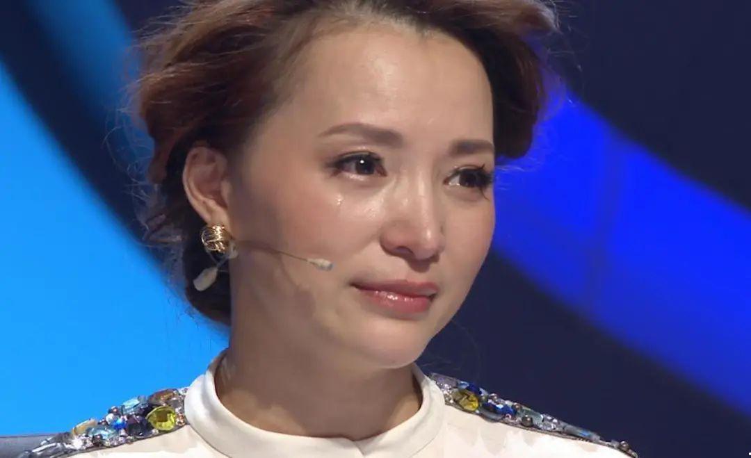 董卿是如何把自己毁掉的?借赴美求学为由谋私,如今原形毕露