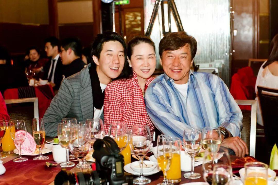 董卿是如何把自己毁掉的?借赴美求学为由谋私,如今原形毕露